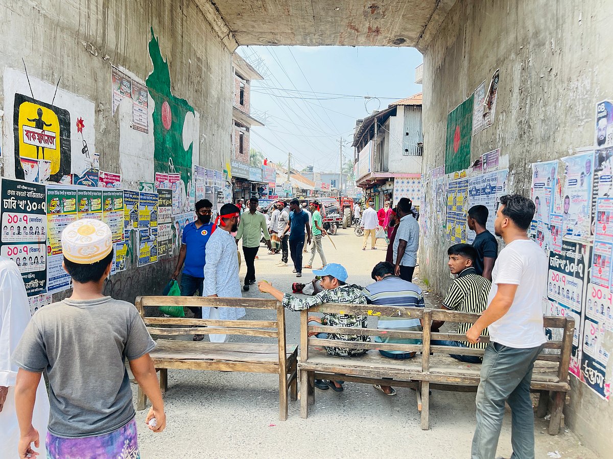 মে দিবসের শোভাযাত্রায় বিএনপির দুই পক্ষের মধ্যে ধাক্কাধাক্কি হয়। পরে সড়ক অবরোধ করা হয়েছে। বৃহস্পতিবার বাকেরগঞ্জ-বরগুনা সড়কের সুবিদখালী কলেজ রোড এলাকায়