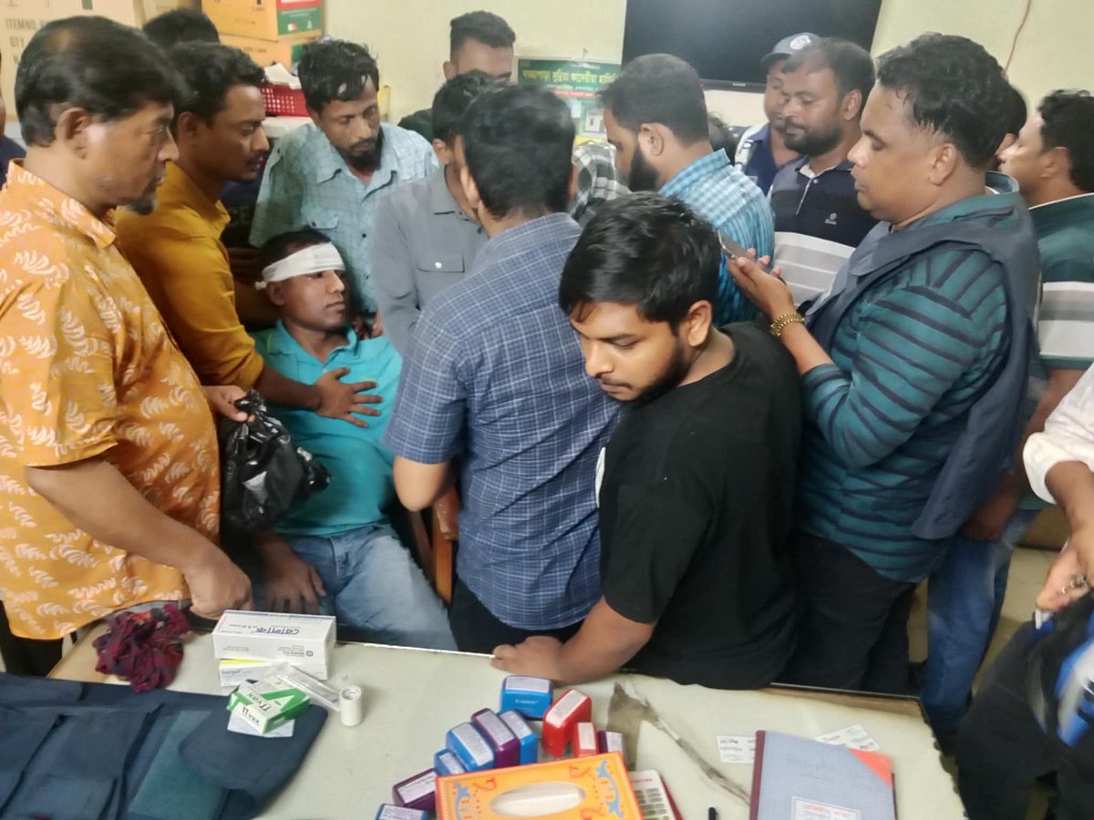 সংঘর্ষে আহত সরাইল থানার ওসি রফিকুল হাসান উপজেলা স্বাস্থ্য কমপ্লেক্সে চিকিৎসা নিয়েছেন। গতকাল বুধবার রাত সাড়ে ১০টার দিকে