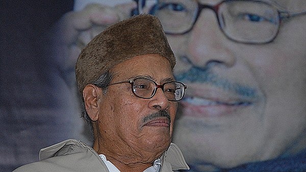 ঢাকায় একটি বেসরকারি বিশ্ববিদ্যালয়ে ২০০৯ সালে আমন্ত্রিত হয়ে এসেছিলেন  সংগীতশিল্পী মান্না দে। তখন প্রথম আলোকে দেওয়া সাক্ষাত্কারের সময় তোলা ছবি