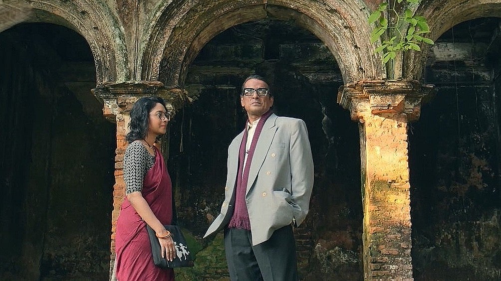 ‘প্রিয় সত্যজিৎ’ সিনেমায় নবীন নির্মাতা অপরাজিতা চরিত্রে রয়েছেন মৌটুসী বিশ্বাস, প্রবীণ নির্মাতা আসিফ মাহমুদের চরিত্রে অভিনয় করেছেন প্রয়াত অভিনেতা আহমেদ রুবেল