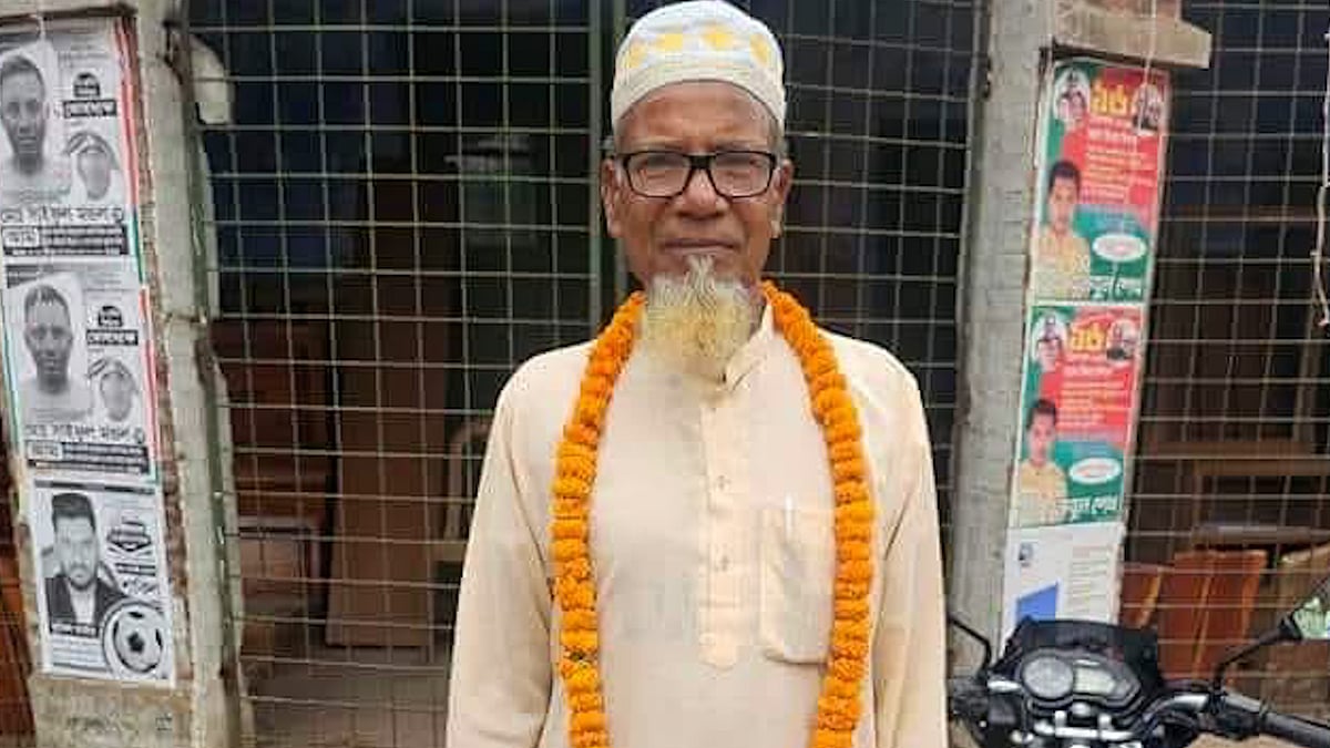 এসএসসি’র ৫১ বছর পর স্নাতক পাস করলেন নাটোরের কৃষক