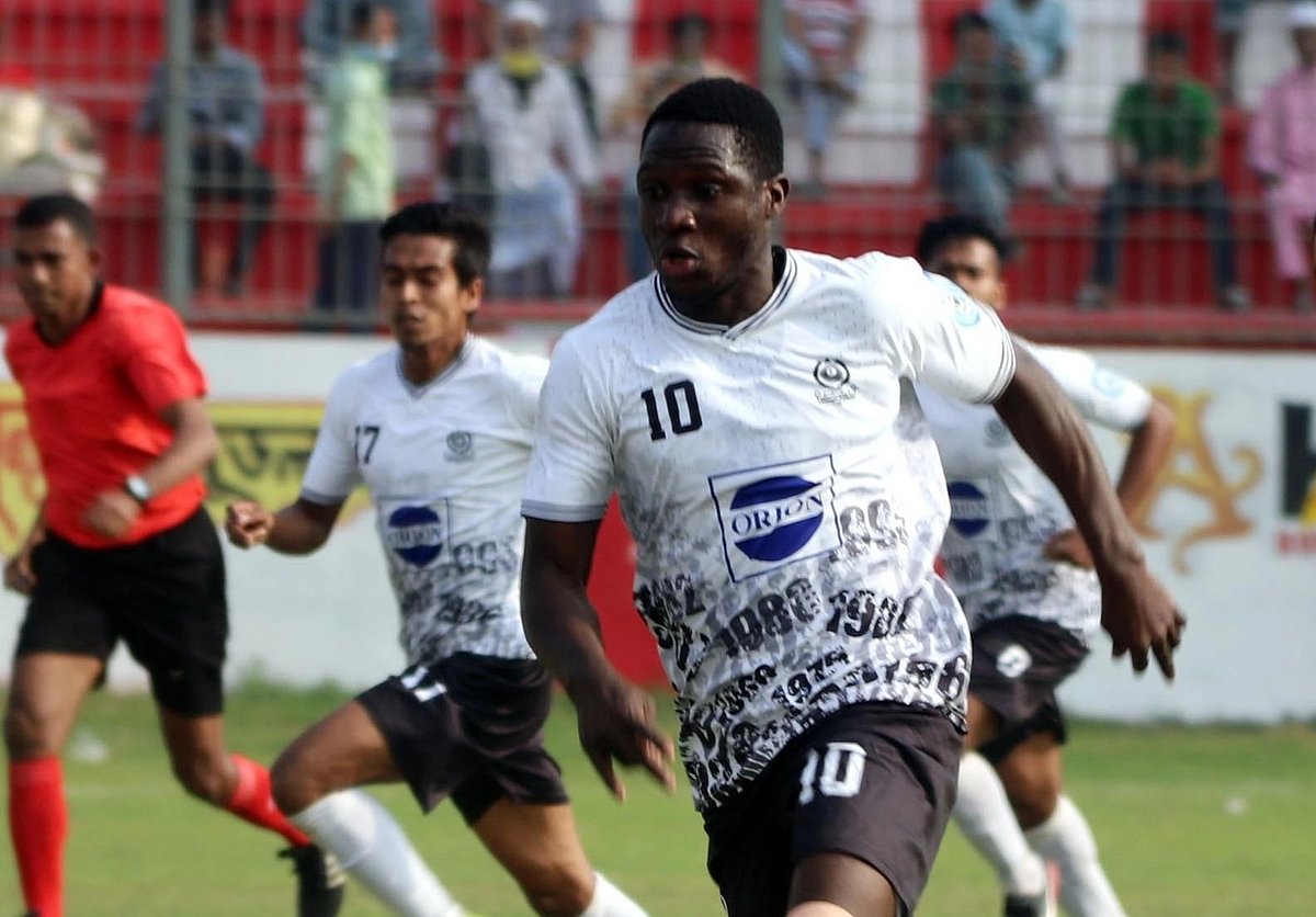 পুলিশ এফসির বিপক্ষে আজ ৩–১ গোলে জিতেছে মোহামেডান