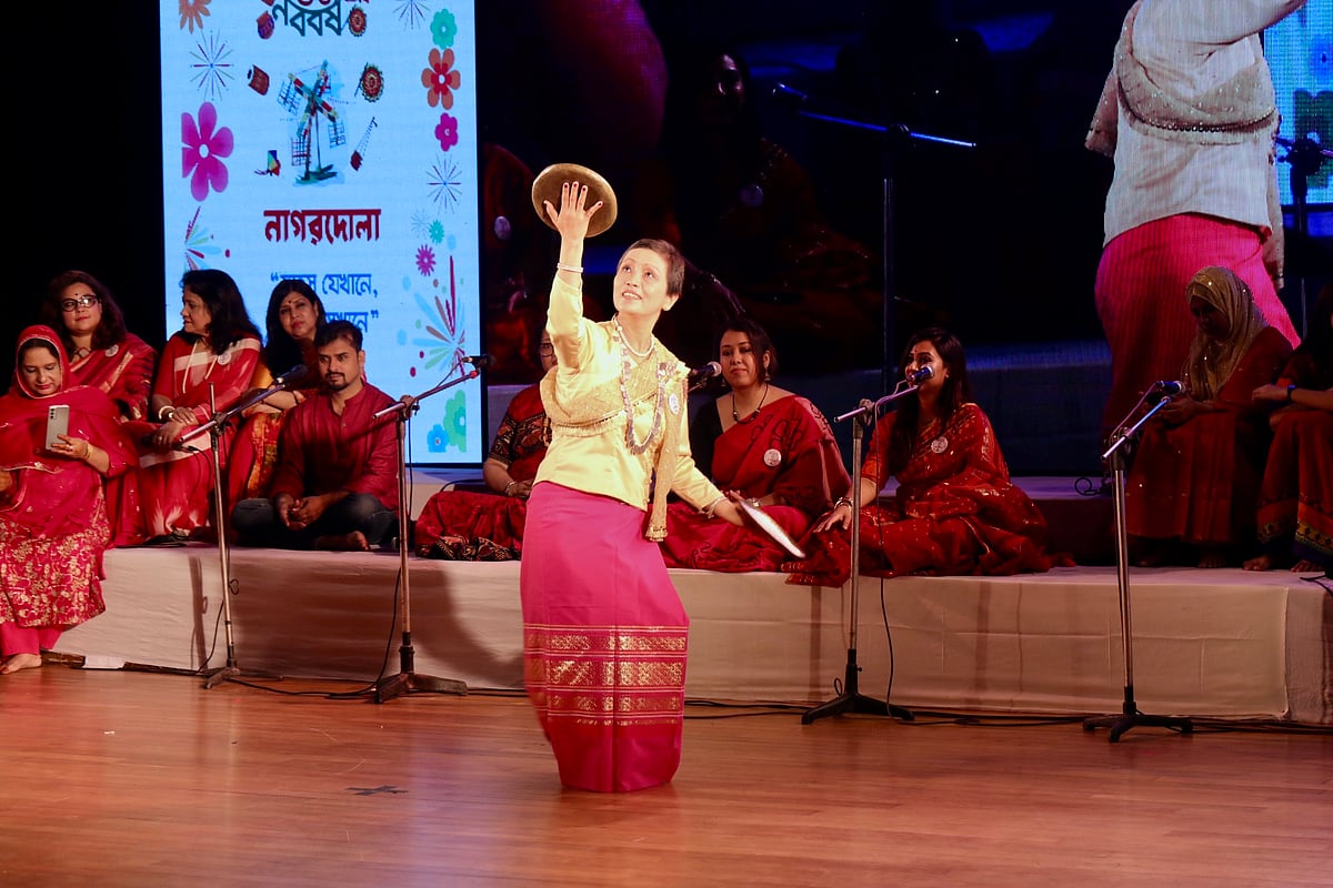 মারমা সম্প্রদায়ের বিয়ের আয়োজনের ঐতিহ্যবাহী থালা নাচ