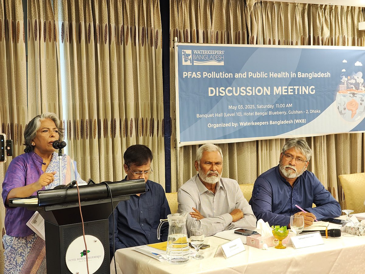 আজ শনিবার রাজধানীর গুলশানের একটি হোটেলে ওয়াটারকিপার্স বাংলাদেশ আয়োজিত ‘পিএফএএস পলিউশন অ্যান্ড পাবলিক হেলথ ইন বাংলাদেশ’শীর্ষক এক অনুষ্ঠানে বক্তব্য দেন সমাজকল্যাণ উপদেষ্টা শারমীন এস মুরশিদ