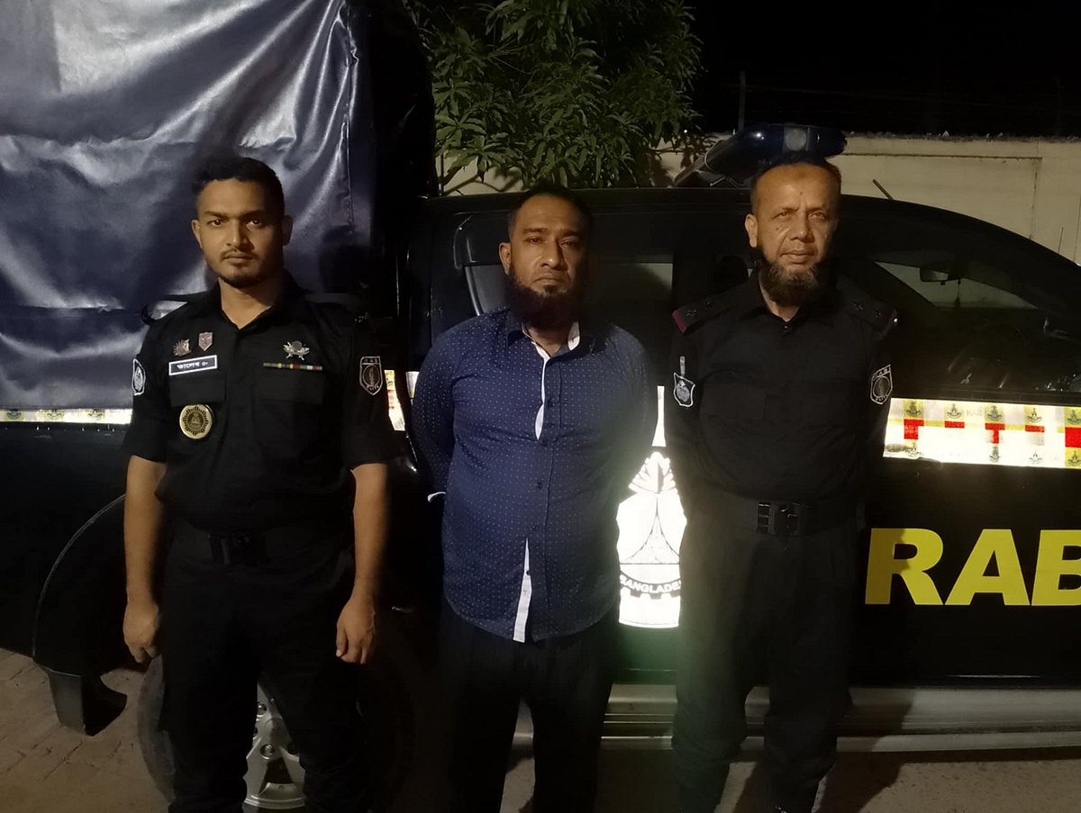 শীর্ষ সন্ত্রাসী সুব্রত বাইনের সহযোগী ‘শুটার’ মাহফুজুর রহমান ওরফে বিপুকে হাতিরঝিল এলাকা থেকে গ্রেপ্তার করেছে র‍্যাব। ঢাকা, ৩ মে