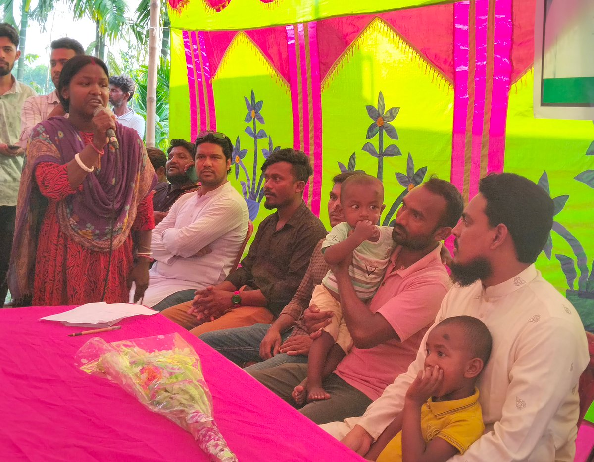 ওঁরাও জনগোষ্ঠীর দুঃখ-দুর্দশার কথা বলতে গিয়ে আবেগাপ্লুত হন সুমি খালকো। রংপুরের পীরগাছার ধলখানা সরকারি প্রাথমিক বিদ্যালয় প্রাঙ্গণে আজ বিকেলে