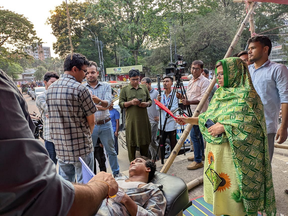 ৪৩তম বিসিএসে দ্বিতীয় গেজেট থেকে বাদ পড়া কয়েকজন প্রার্থী গেজেটভুক্ত করা ও ভেরিফিকেশন নীতি প্রণয়নের দাবিতে টানা পাঁচ দিন ধরে আমরণ অনশন করছেন