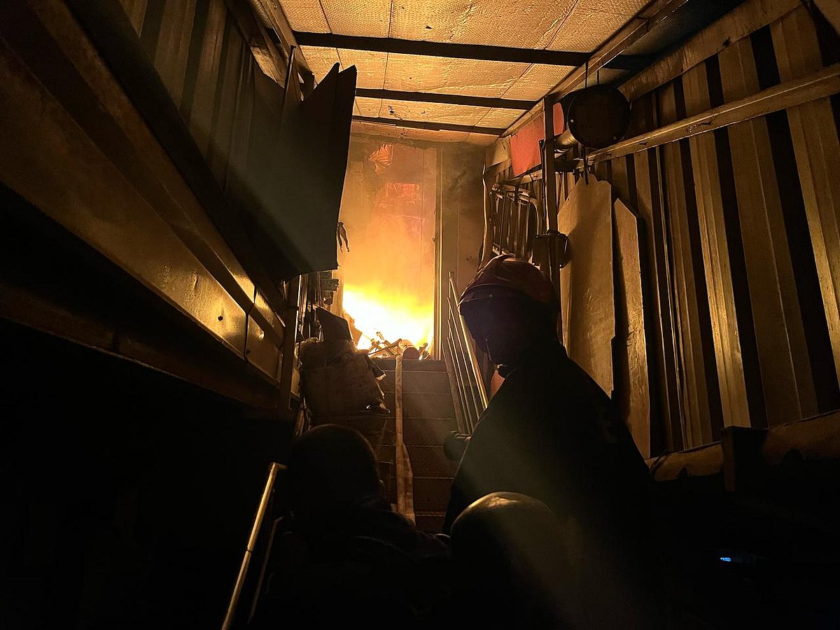 আগুন নিয়ন্ত্রণে ফায়ার সার্ভিসের সাতটি ইউনিট কাজ করে যাচ্ছে