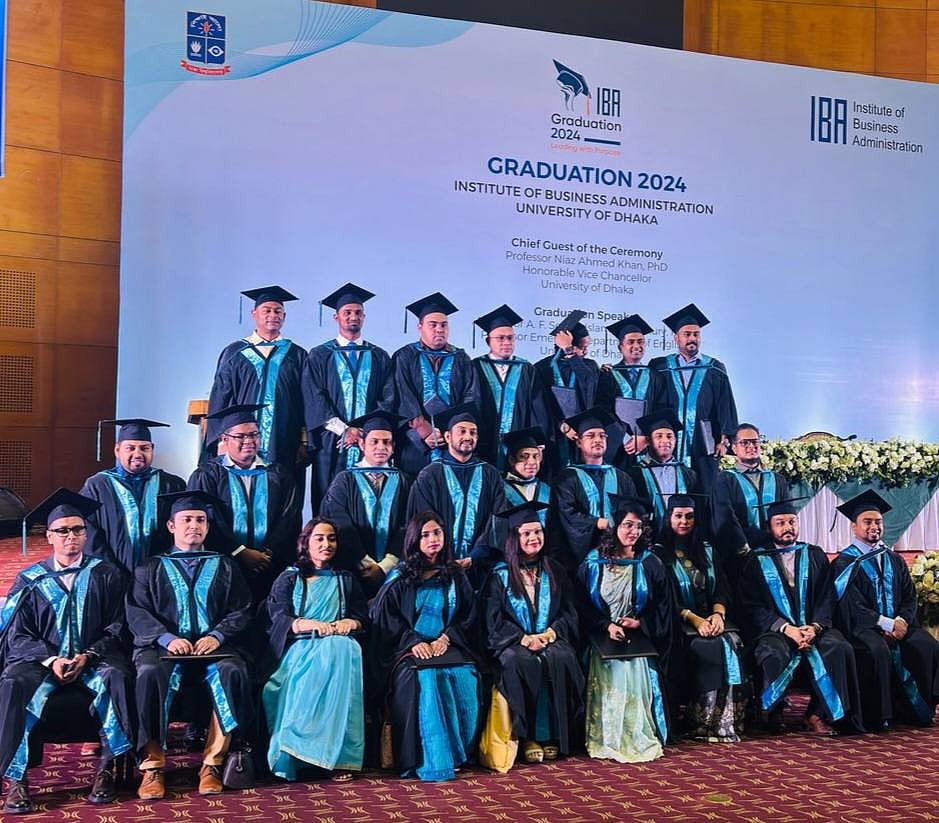 ঢাকা বিশ্ববিদ্যালয়ের আইবিএ শিক্ষার্থীদের এক অনুষ্ঠানে সনদ তুলে দেওয়া হয় রাজধানীর বাংলাদেশ-চীন মৈত্রী সম্মেলন কেন্দ্রে