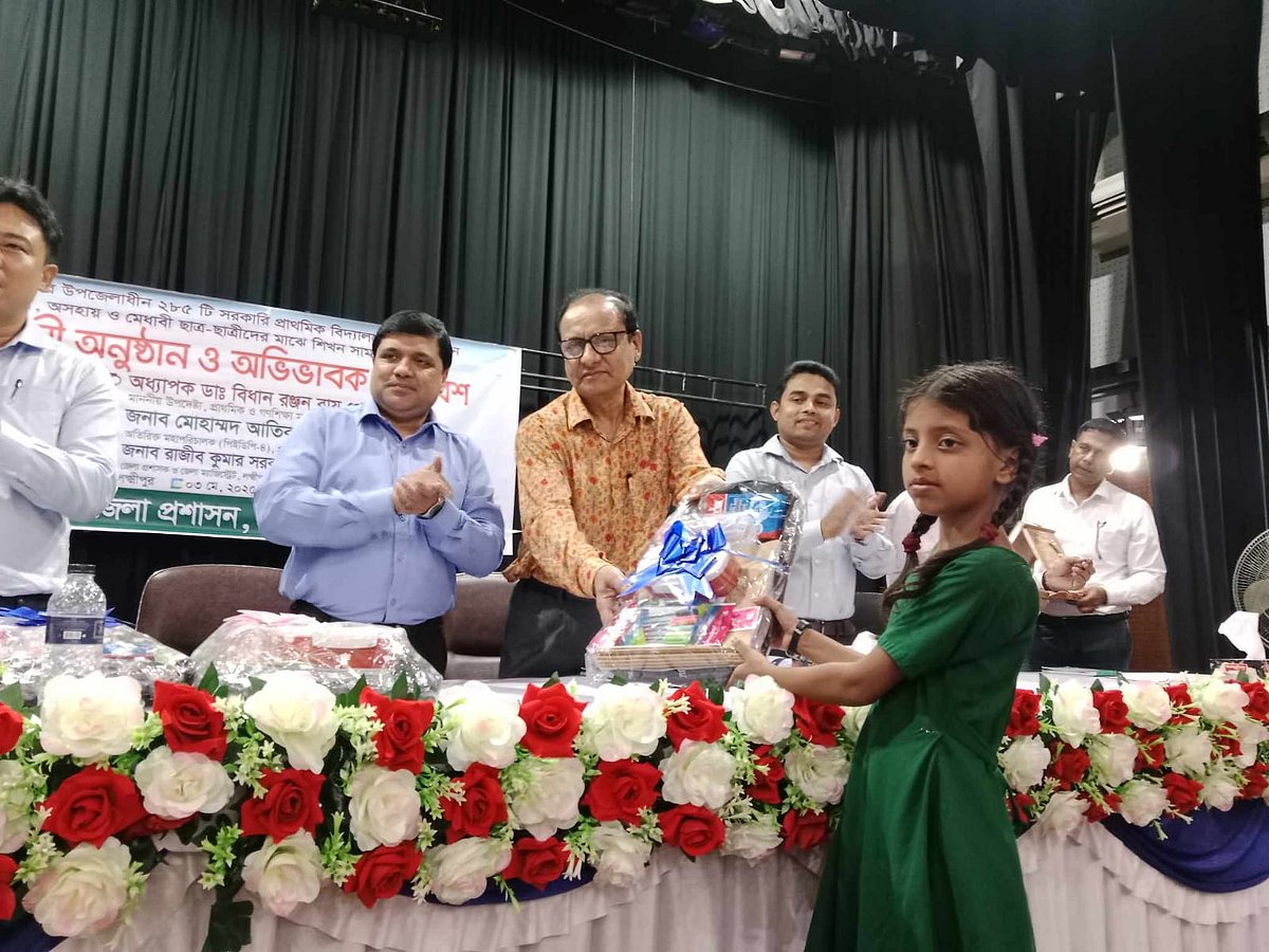 লক্ষ্মীপুর জেলা প্রশাসন আয়োজিত ‘আন্ত: প্রাথমিক বিদ্যালয় বিতর্ক প্রতিযোগিতার’ পুরস্কার বিতরণ করেন 
 প্রাথমিক ও গণশিক্ষা মন্ত্রণালয়ের উপদেষ্টা অধ্যাপক বিধান রঞ্জন রায় পোদ্দার