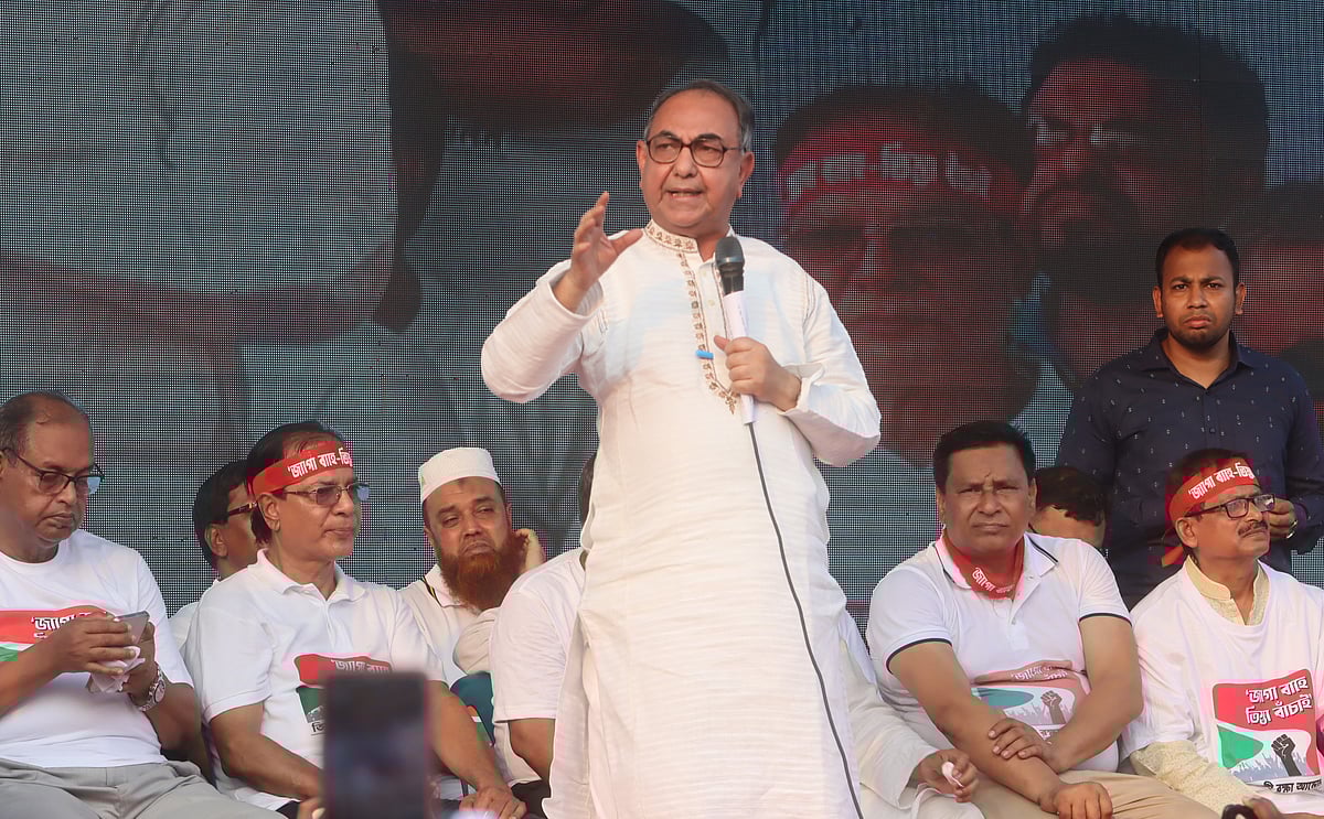 গণপদযাত্রা উপলক্ষে আয়োজিত সমাবেশে বক্তব্য দেন বিএনপির স্থায়ী কমিটির সদস্য মির্জা আব্বাস। আজ রোববার বিকেলে রংপুর নগরের শাপলা চত্বরে