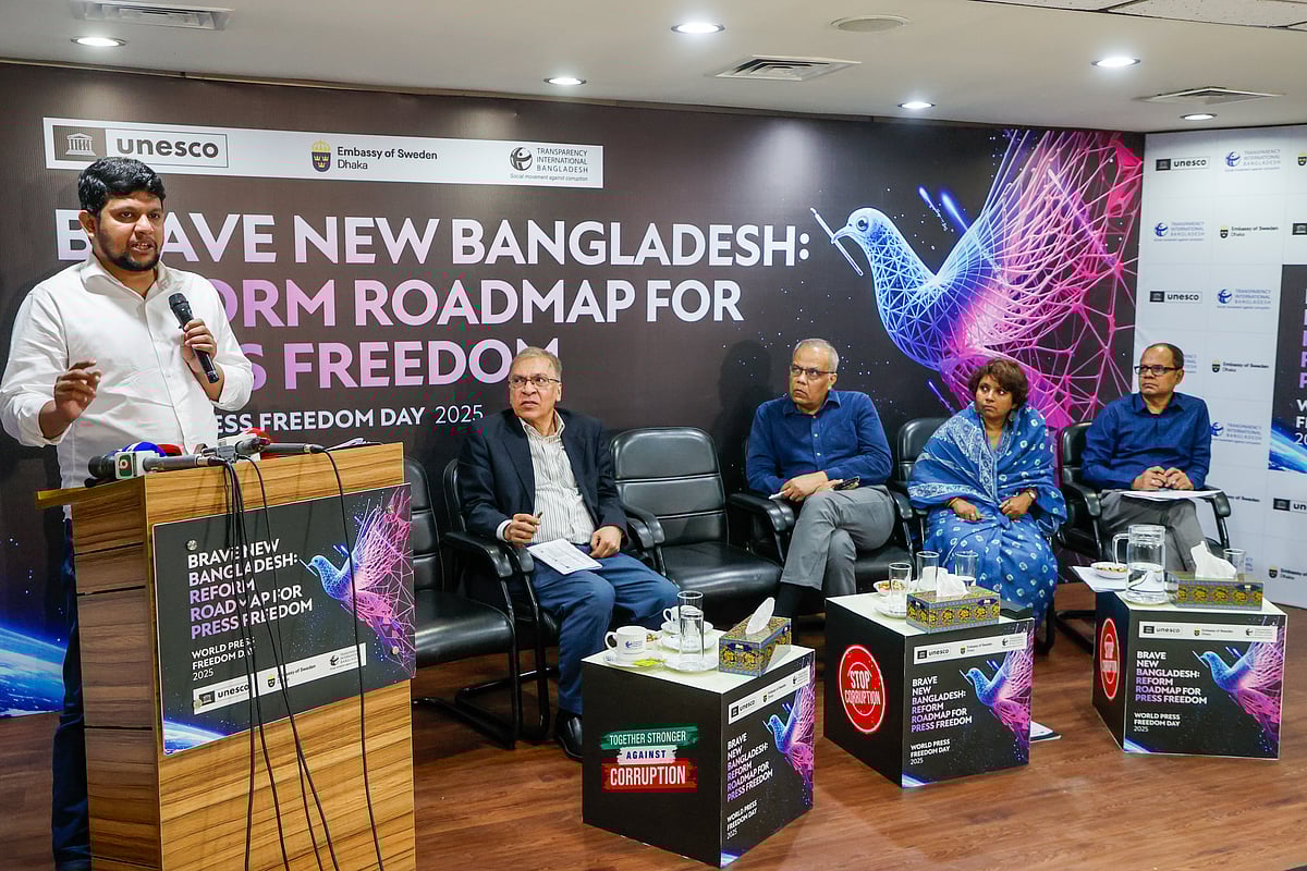 বিশ্ব মুক্ত গণমাধ্যম দিবস উপলক্ষে আয়োজিত সেমিনারে বক্তব্য দেন তথ্য ও সম্প্রচার উপদেষ্টা মো. মাহফুজ আলম। গতকাল রাজধানীর ধানমন্ডির মাইডাস সেন্টারে