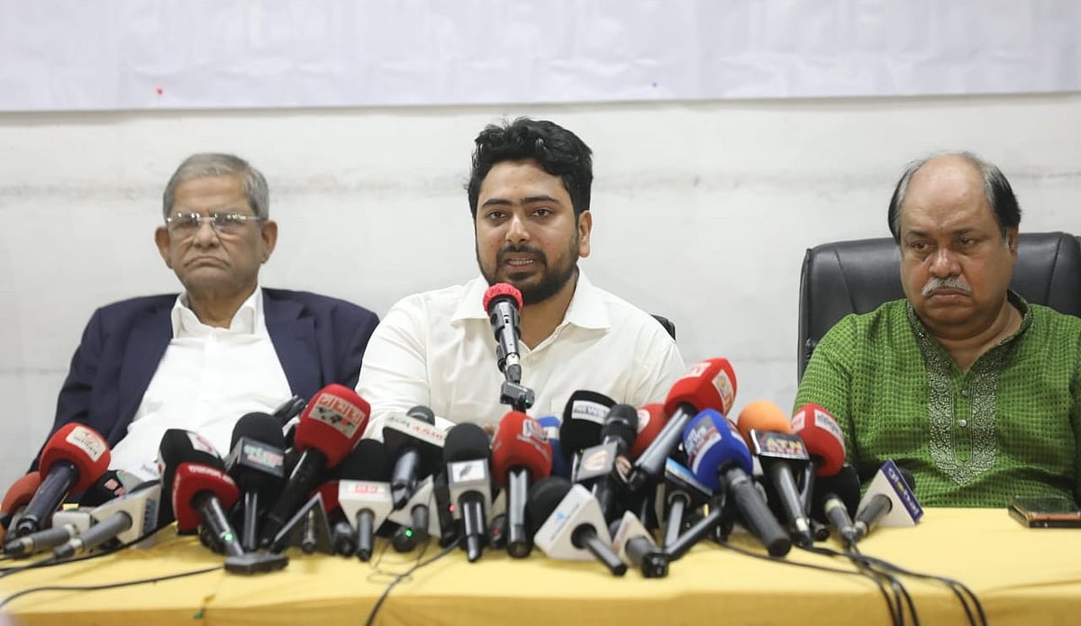 বিশ্ব মুক্ত গণমাধ্যম দিবস উপলক্ষে আয়োজিত আলোচনা সভায় বক্তব্য দেন সাবেক তথ্য উপদেষ্টা নাহিদ ইসলাম।