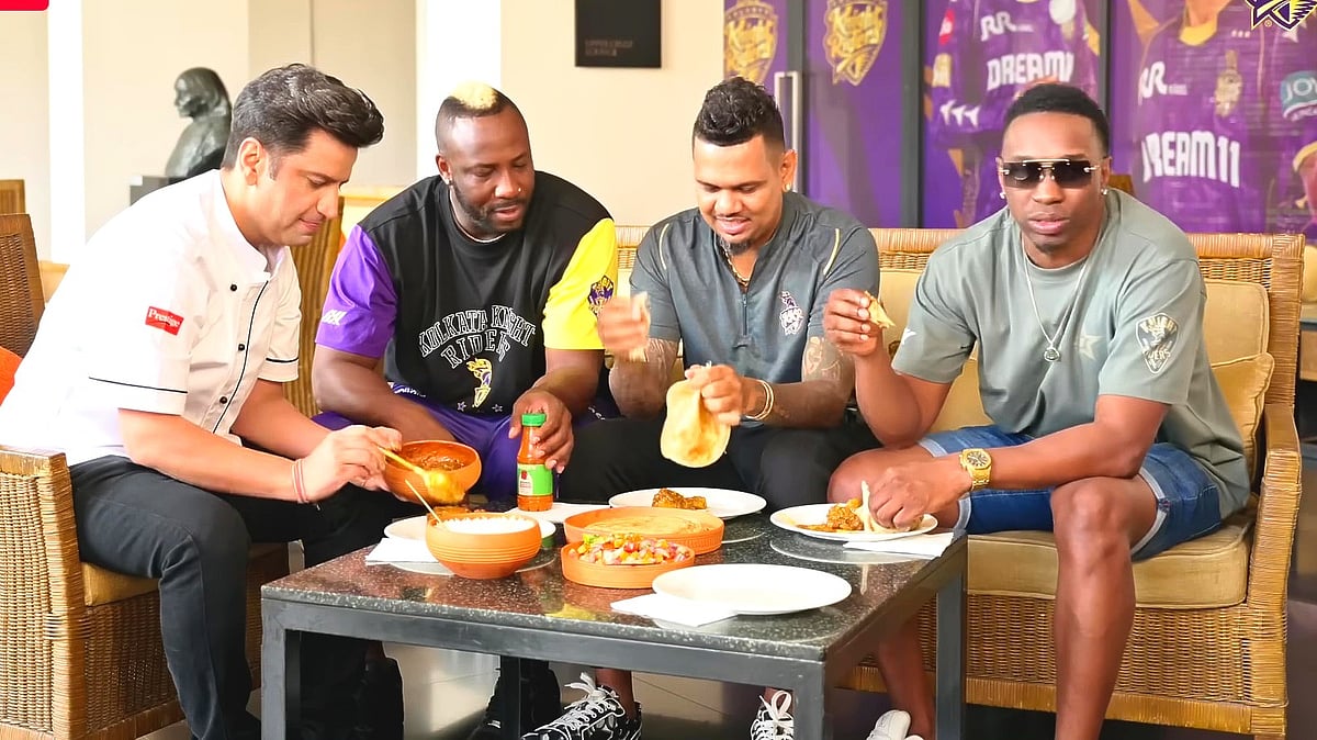 মুরগির কষা মাংস খাচ্ছেন রাসেল-নারাইন-ব্রাভোরা