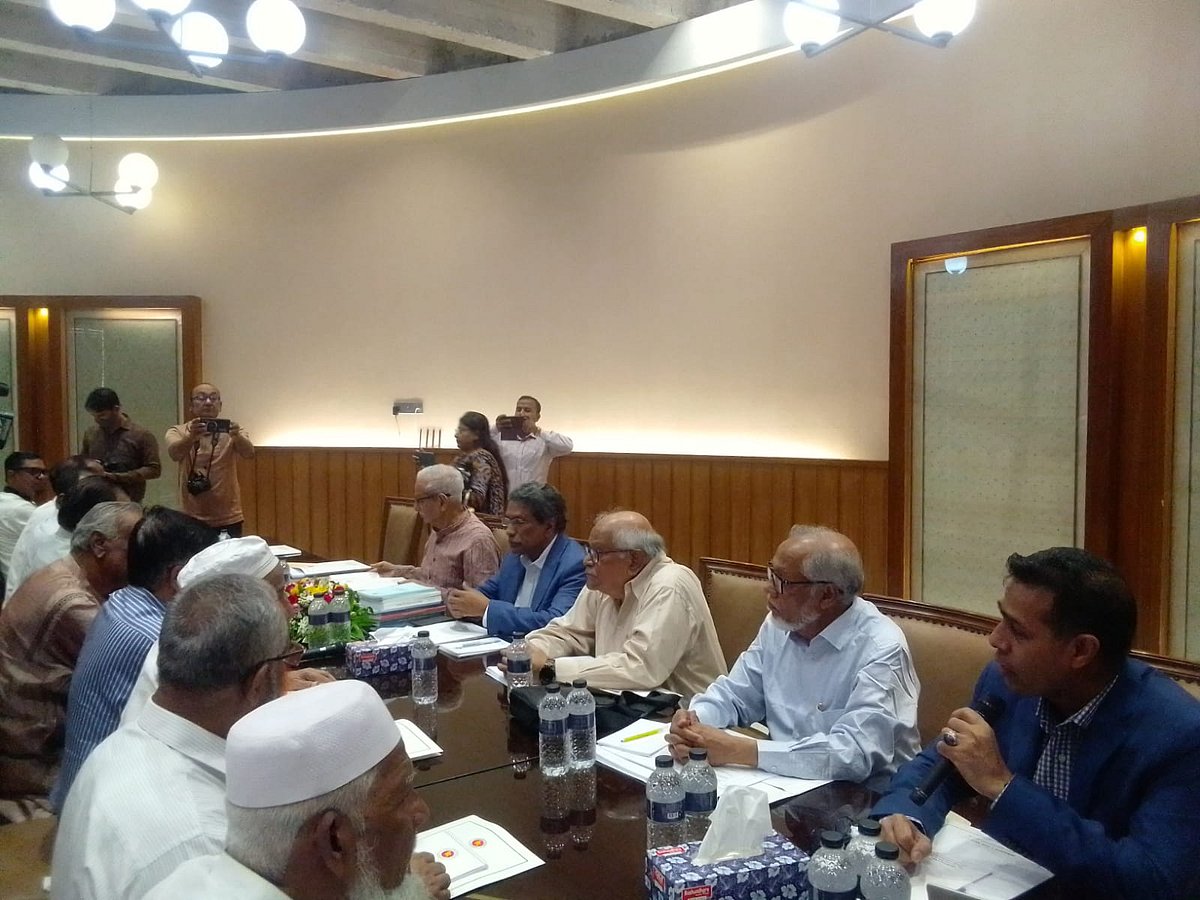 আজ রোববার জাতীয় সংসদের এলডি হলে জাতীয় ঐকমত্য কমিশনের সঙ্গে বৈঠকে অংশ নেন ১২–দলীয় জোটের নেতারা