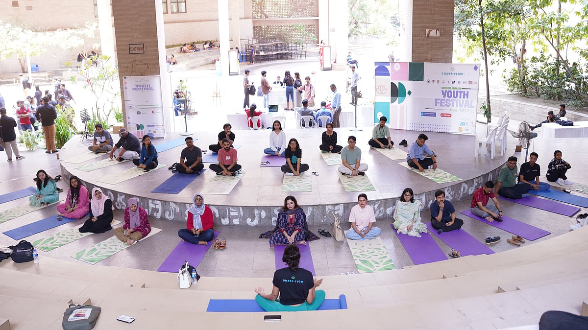 নর্থ সাউথ ইউনিভার্সিটিতে ছিল ইয়োগার আয়োজন