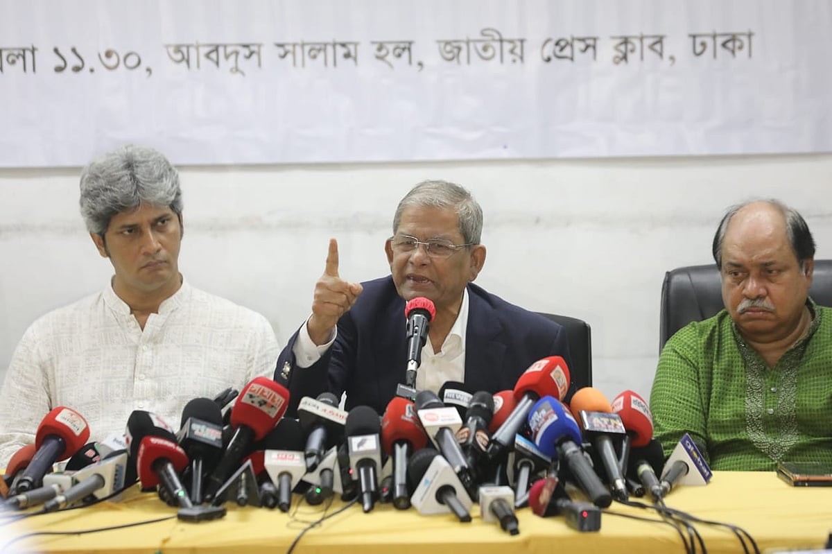 বিশ্ব মুক্ত গণমাধ্যম দিবস উপলক্ষে সম্পাদক পরিষদের আলোচনা সভায় আজ রোববার  বক্তব্য দিচ্ছেন বিএনপির মহাসচিব মির্জা ফখরুল ইসলাম আলমগীর। জাতীয় প্রেসক্লাবের আবদুস সালাম মিলনায়তনে