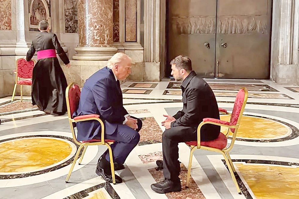 জেলেনস্কিকে চাপ দিয়ে ট্রাম্প খনিজ চুক্তি করতে বাধ্য করেছেন