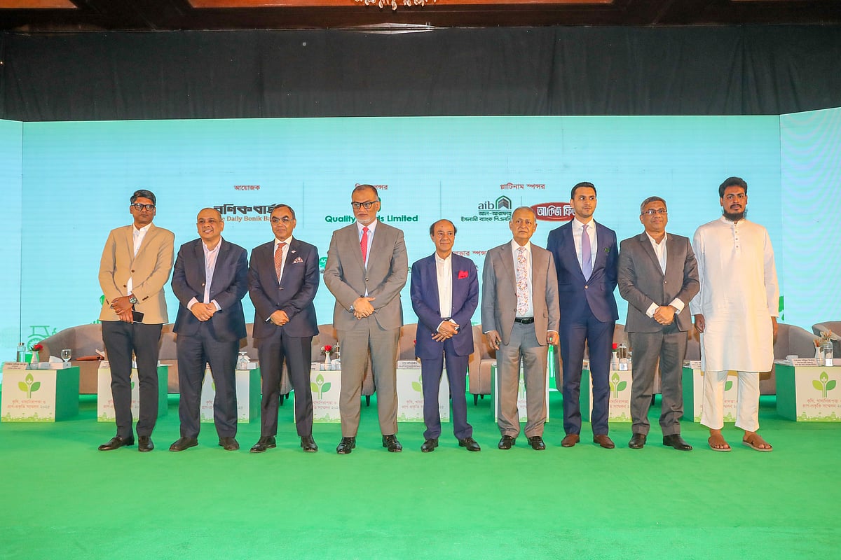 আজ সোমবার রাজধানীর একটি হোটেলে বণিক বার্তা আয়োজিত অনুষ্ঠানে প্রধান অতিথির বক্তব্য দেন বাণিজ্য উপদেষ্টা শেখ বশিরউদ্দীন