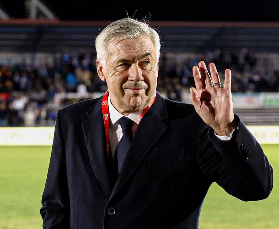 চাইলেই রিয়াল মাদ্রিদ ছাড়তে পারবেন কার্লো আনচেলত্তি