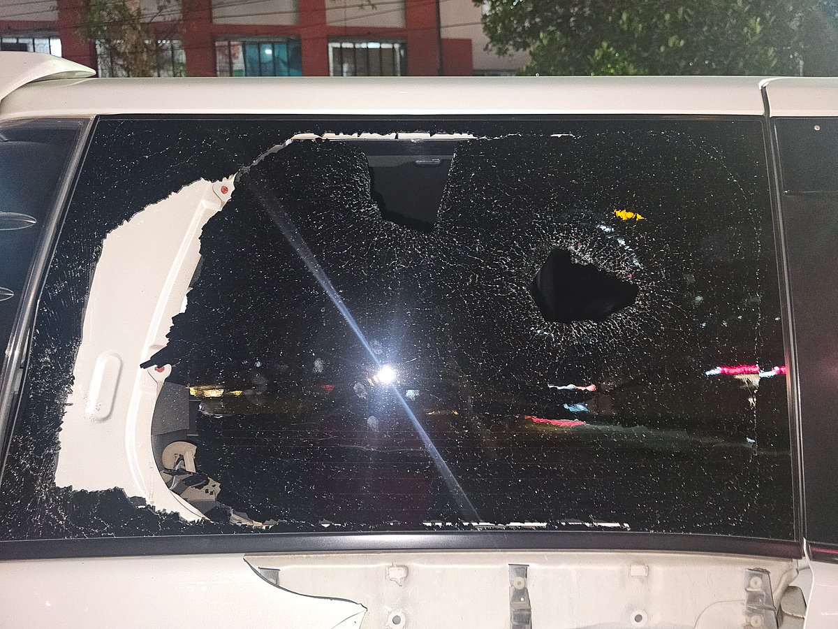 গাজীপুরের চান্দনা চৌরাস্তায় এনসিপির দক্ষিণাঞ্চলের মুখ্য সংগঠক হাসনাত আবদুল্লাহর গাড়িতে রোববার সন্ধ্যায় হামলার ঘটনা ঘটে