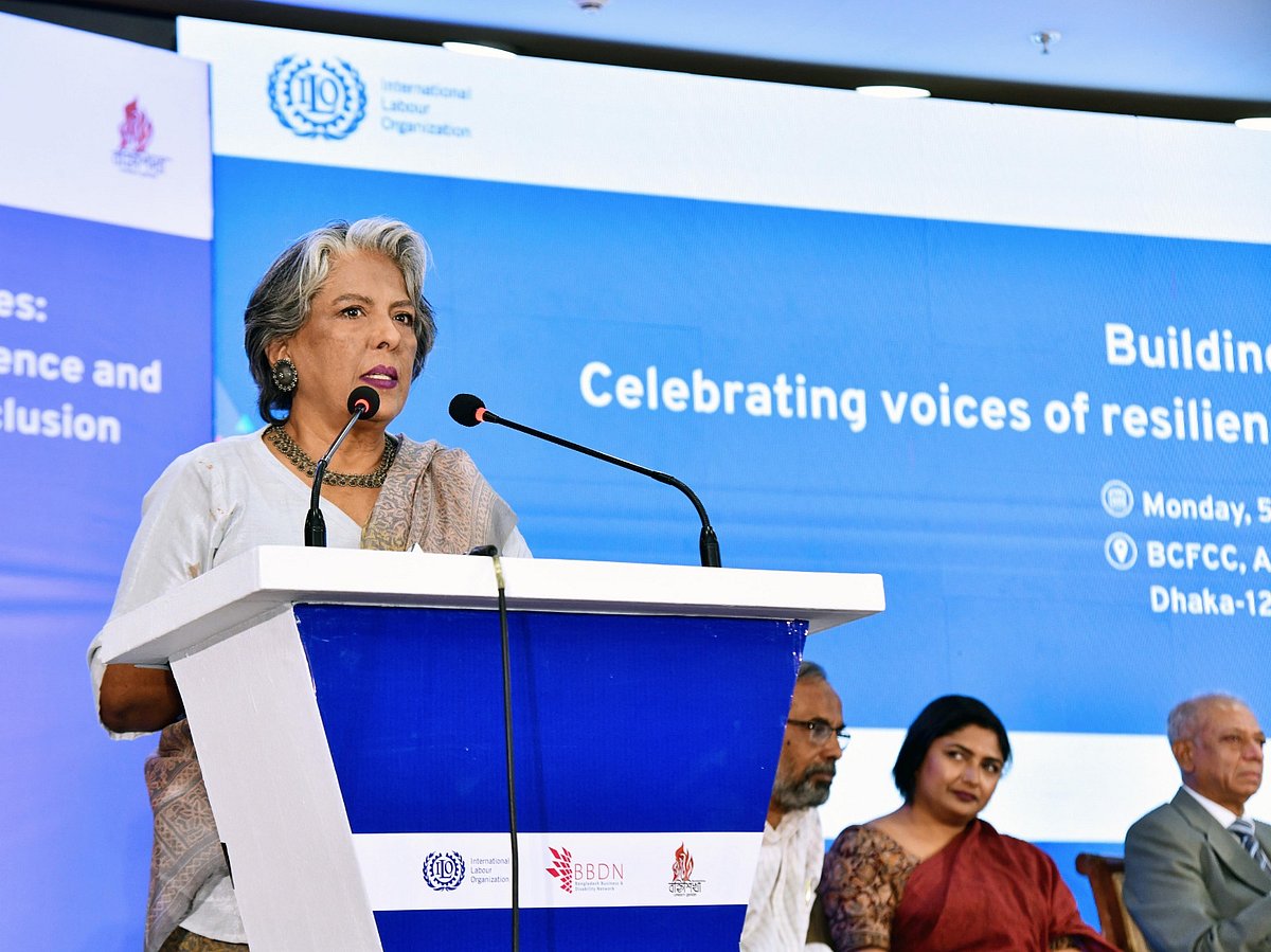 রাজধানীর বাংলাদেশ-চীন ফ্রেন্ডশিপ কনভেনশন সেন্টারে আন্তর্জাতিক শ্রম সংস্থা (আইএলও) আয়োজিত সভায় বিশেষ অতিথি হিসেবে বক্তব্য দেন সমাজকল্যাণ এবং মহিলা ও শিশু বিষয়ক মন্ত্রণালয়ের উপদেষ্টা শারমীন এস মুরশিদ
