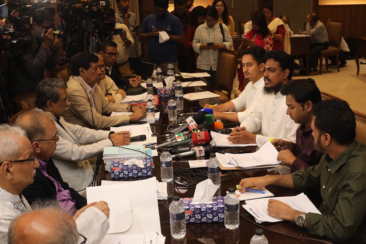 জাতীয় ঐকমত্য কমিশনের সঙ্গে জাতীয় নাগরিক পার্টির (এনসিপি) প্রতিনিধিদের বৈঠক। ৬ মে, জাতীয় সংসদের এলডি হলে