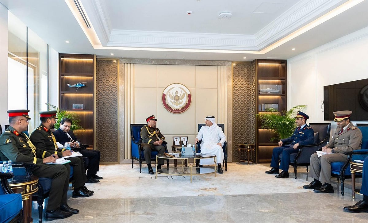 সেনাপ্রধান জেনারেল ওয়াকার-উজ-জামান কাতারের উপপ্রধানমন্ত্রী শেখ সাউদ বিন আব্দুল রহমান বিন হাসান বিন আলি আল থানির সঙ্গে বৈঠক করেন