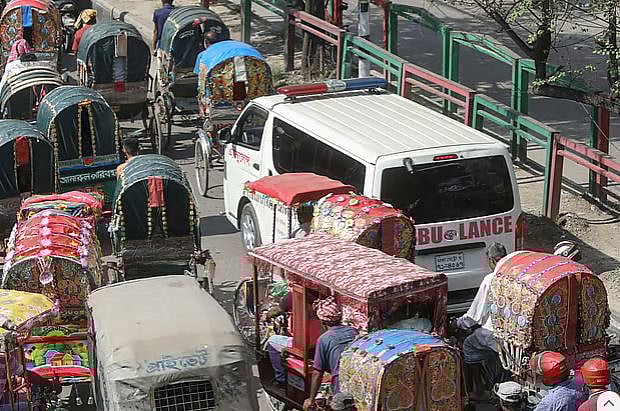 নতুন ডিজাইনের রিকশা বানানোর হিড়িক লেগে যাবে এবং ভবিষ্যতে এদের দৌরাত্ম্য আরও বৃদ্ধি পাবে।