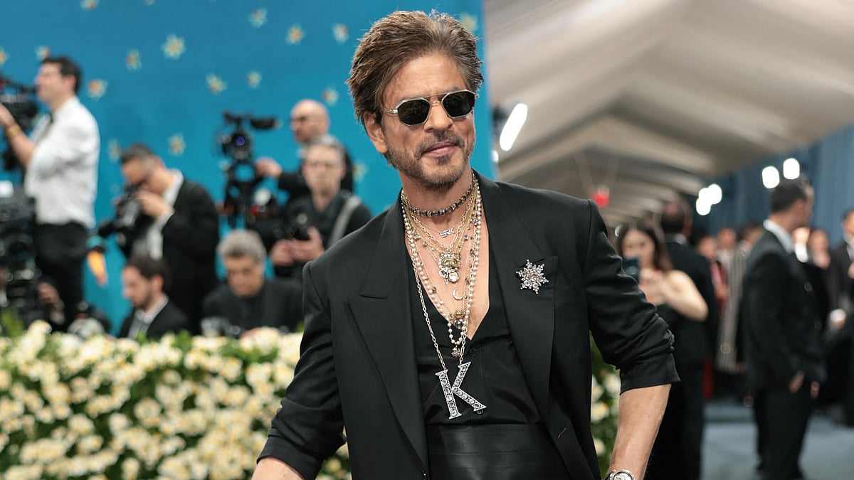 আগামী ২ নভেম্বর ৬০ বছর পূর্ণ করতে চলেছেন বলিউড বাদশাহ শাহরুখ খান