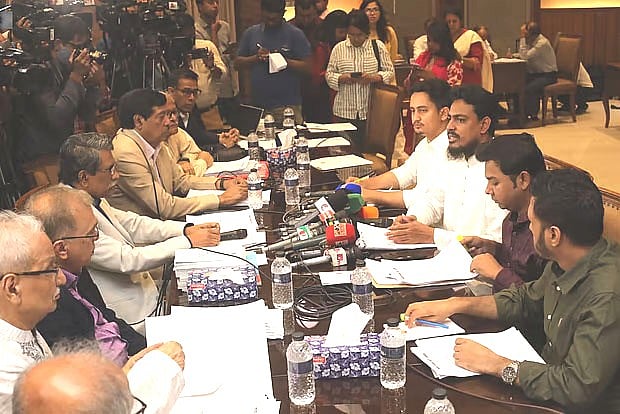 জাতীয় নাগরিক পার্টির (এনসিপি) সঙ্গে ‘বর্ধিত আলোচনা’য় জাতীয় ঐকমত্য কমিশন। এলডি হল, জাতীয় সংসদ ভবন, ঢাকা। ৬ মে