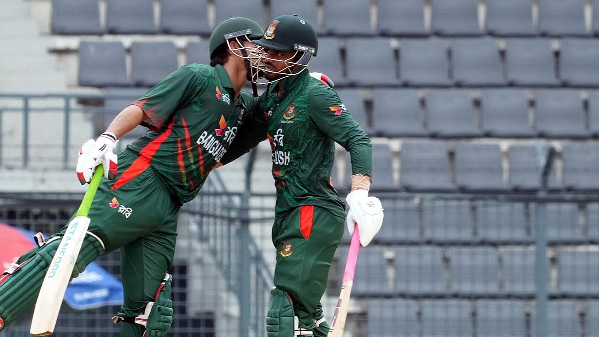 মাহিদুলকে সেঞ্চুরির অভিনন্দন নুরুলের