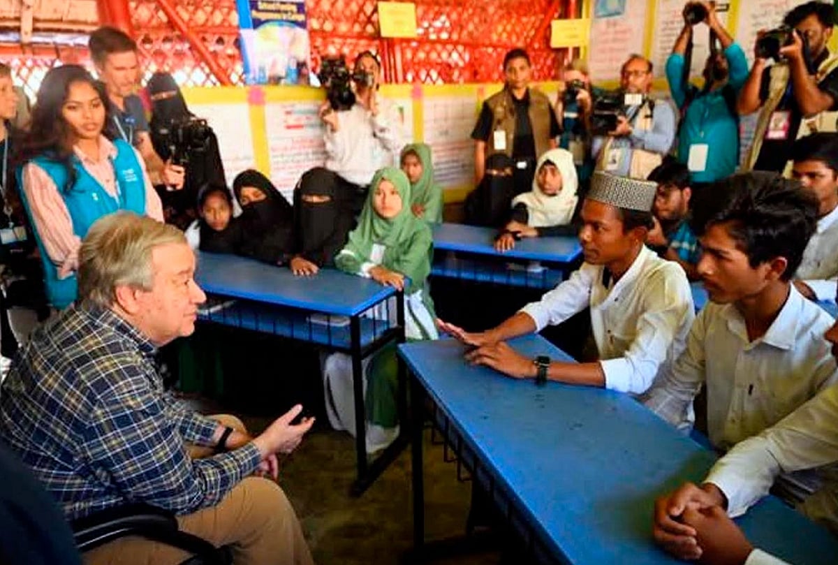 কক্সবাজারের উখিয়া আশ্রয়শিবিরে রোহিঙ্গার সঙ্গে কথা বলেন জাতিসংঘের মহাসচিব আন্তোনিও গুতেরেস। গত ১৮ মার্চ তোলা