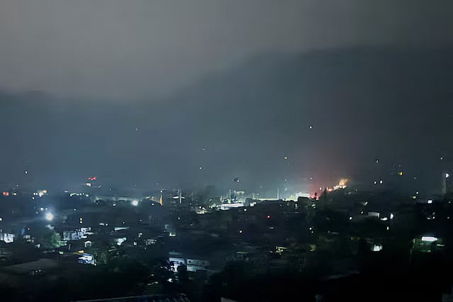 পাকিস্তানের কাশ্মীরের মুজাফ্‌ফরাবাদের আকাশ। ৭ মে, ২০২৫