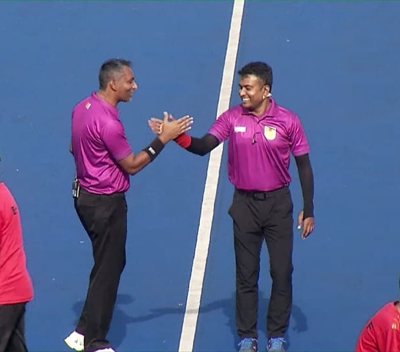 বাংলাদেশের দুই হকি আম্পায়ার সেলিম লাকি (বাঁয়ে) ও শাহবাজ আহমেদ