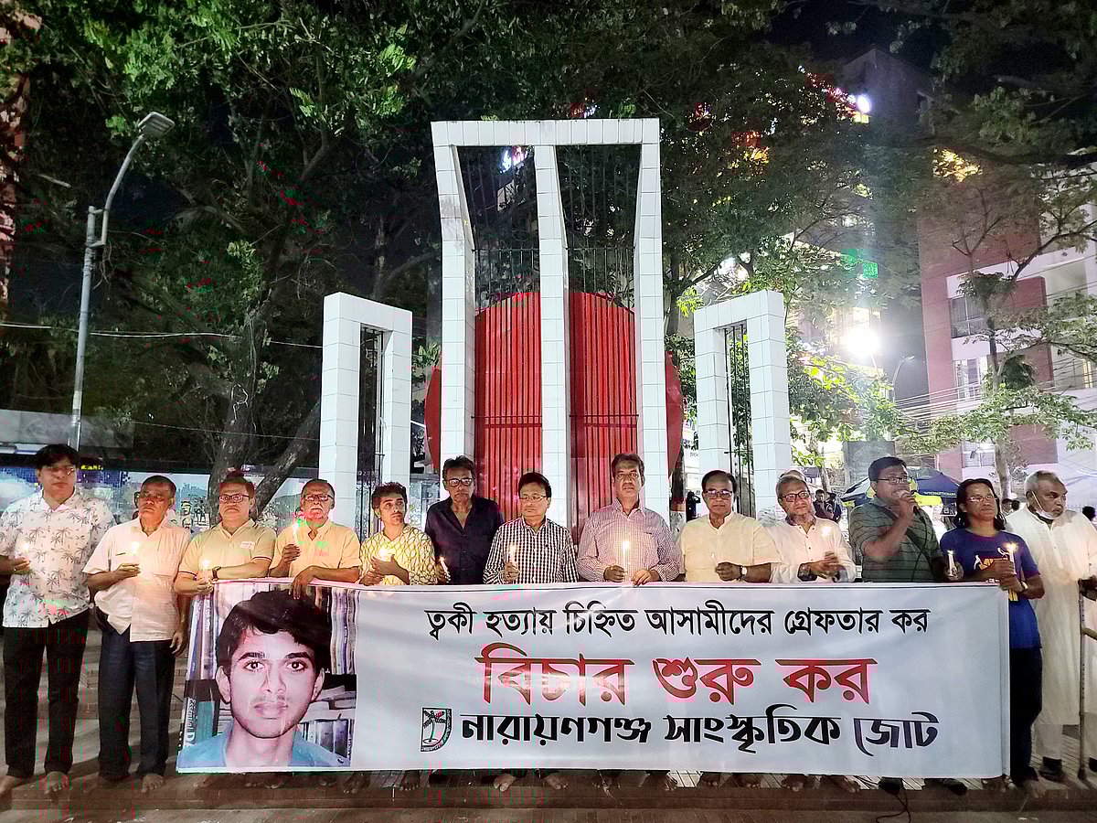 নারায়ণগঞ্জে ত্বকী হত্যা ও বিচারহীনতার ১৪৬ মাস উপলক্ষে মোমশিখা প্রজ্বালন। বৃহস্পতিবার সন্ধ্যায় নারায়ণগঞ্জ কেন্দ্রীয় শহীদ মিনারে