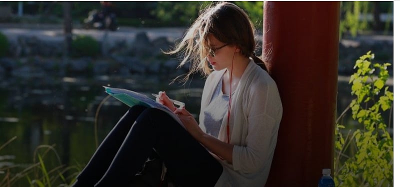 এই বৃত্তিতে টোয়েফেলে স্কোর ১০০; আইইএলটিএসে সর্বনিম্ন স্কোর ৭; কেমব্রিজ ইংলিশ অ্যাডভান্স (সি১) বা কেমব্রিজ ইংলিশ প্রফিশিয়েন্সি (সি২) ন্যূনতম স্কোর ১৮৫ থাকতে হবে