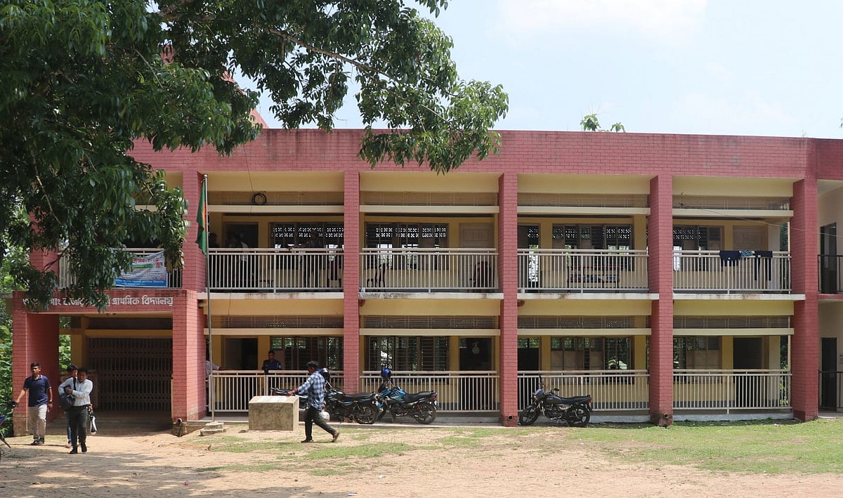 অনুপ্রবেশ করা ৩০ ভারতীয় নাগরিককে রাখা হয়েছে পানছড়ি সীমান্তবর্তী এই বিদ্যালয়ে। আজ দুপুরে তোলা