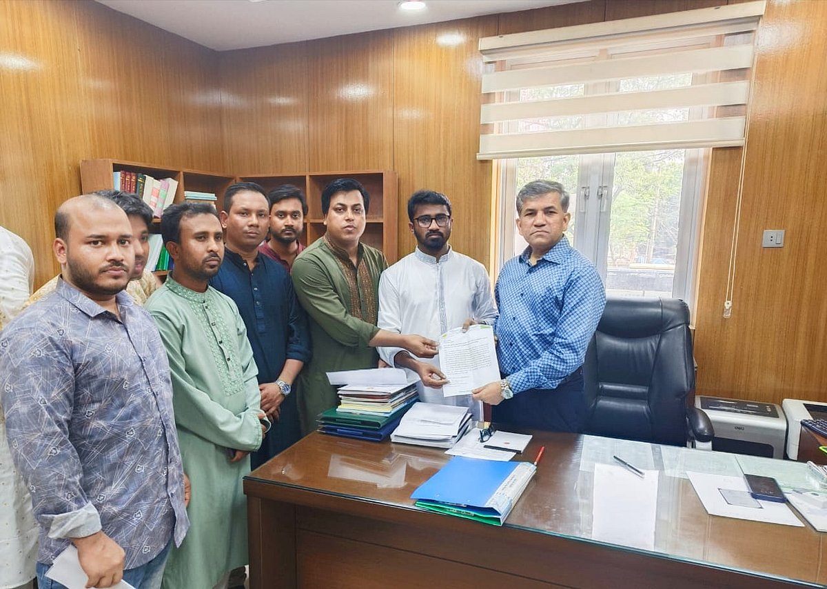 স্বরাষ্ট্র উপদেষ্টার পদত্যাগ দাবিতে আজ বৃহস্পতিবার স্বরাষ্ট্র মন্ত্রণালয়ের অতিরিক্ত সচিব মো. আতাউর রহমান খানের কাছে স্মারকলিপি তুলে দেয় গণ অধিকার পরিষদ ও এর অঙ্গসংগঠন যুব অধিকার পরিষদের ১২ সদস্যের একটি প্রতিনিধিদল