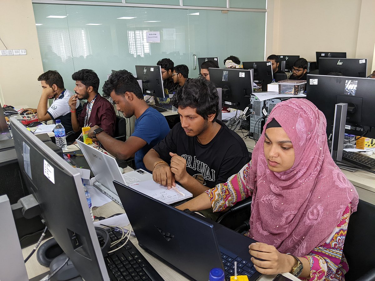 বিএনসিসিতে ১২ থেকে ২০তম গ্রেডের ৩৭টি পদে নিয়োগ দেওয়া হবে।