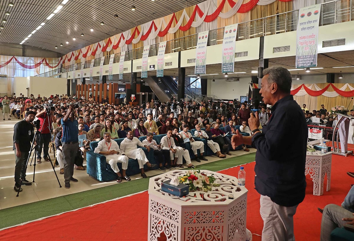 বিএনপি আয়োজিত ‘কর্মসংস্থান ও বহুমাত্রিক শিল্পায়ন নিয়ে তারুণ্যের ভাবনা’ শীর্ষক সেমিনারে প্রধান অতিথির বক্তব্য দেন আমীর খসরু মাহমুদ চৌধুরী। শুক্রবার বিকেলে চট্টগ্রাম নগরের কাজীর দেউড়ি একটি কমিউনিটি সেন্টারে