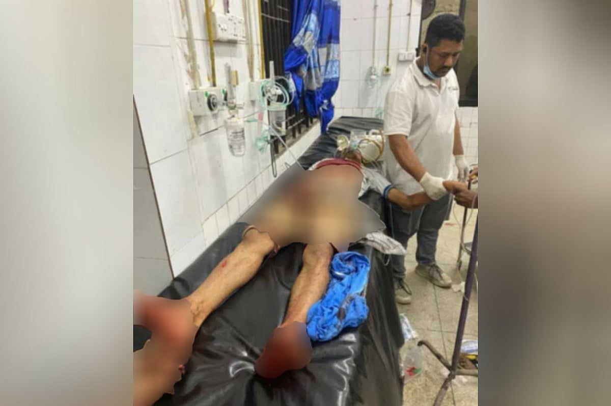 হামলায় আহত কলেজছাত্রকে নরসিংদী জেনারেল হাসপাতালে নেওয়া হয়। গতকাল রাতে