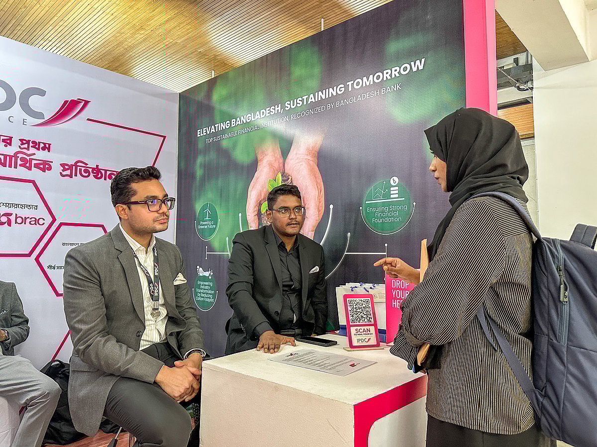 ইনডিপেনডেন্ট ইউনিভার্সিটিতে ‘ক্যারিয়ার ও নেটওয়ার্কিং ডে’তে শিক্ষার্থীরা অংশগ্রহণকারী প্রতিষ্ঠানগুলোর স্টলে দায়িত্বরত কর্মকর্তাদের সঙ্গে ক্যারিয়ার বিষয়ে সরাসরি কথা বলার সুযোগ পান। ঢাকা, ৬ মে