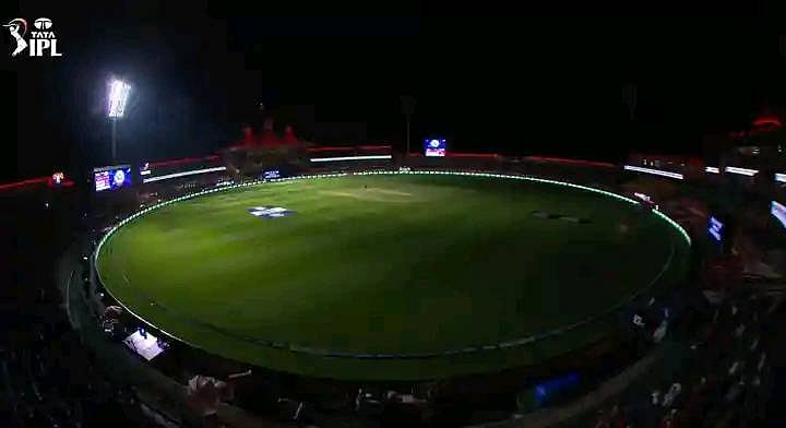 পাকিস্তান হামলা চালাতে পারে—সেই আতঙ্কে কাল আইপিএলের ভেন্যু এইচপিসিএ স্টেডিয়ামের তিনটি টাওয়ারের আলো বন্ধ করা হয়