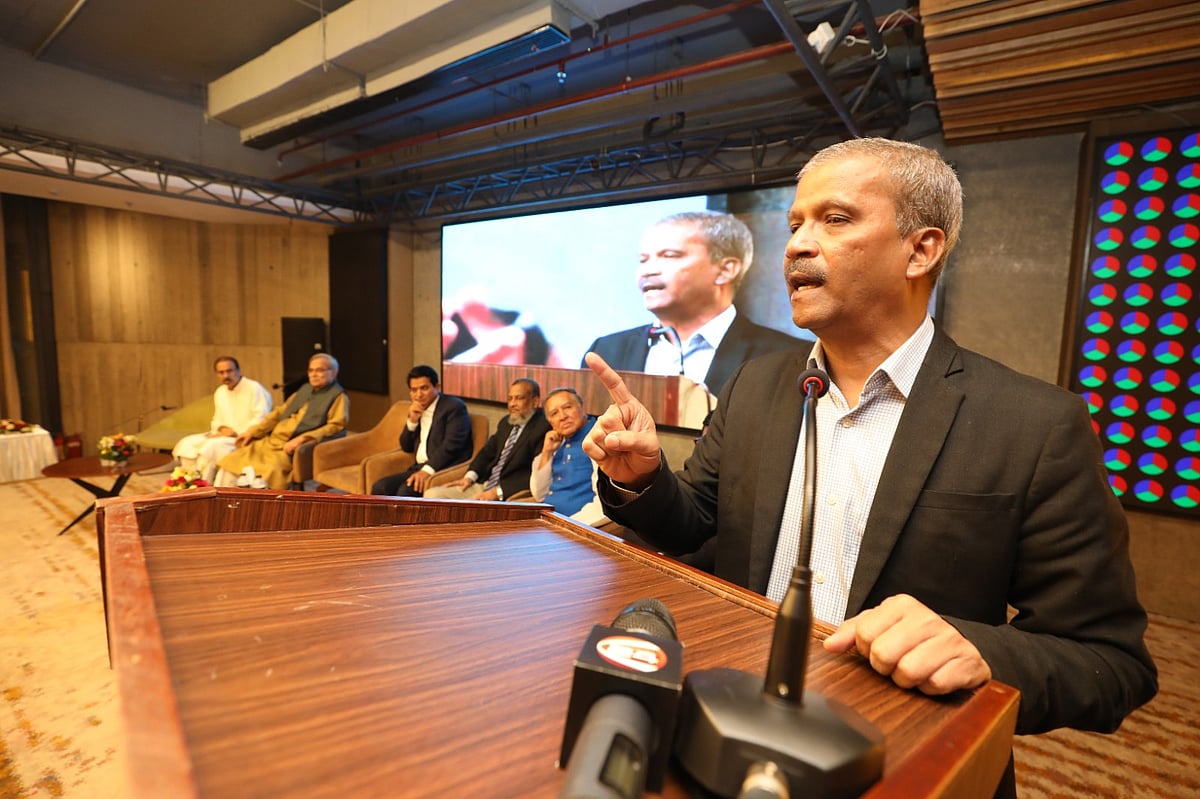 নিউজপেপার ওনার্স অ্যাসোসিয়েশন অব বাংলাদেশের (নোয়াব) ২০তম প্রতিষ্ঠাবার্ষিকী উপলক্ষে আয়োজিত অনুষ্ঠানে বক্তব্য দেন আইন উপদেষ্টা অধ্যাপক আসিফ নজরুল। শুক্রবার রাতে রাজধানীর গুলশান ক্লাবে