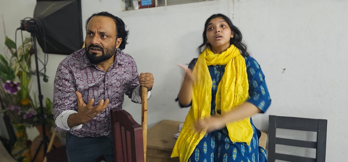 ‘সুড়ঙ্গ’ নাটকের মহড়ার দৃশ্য