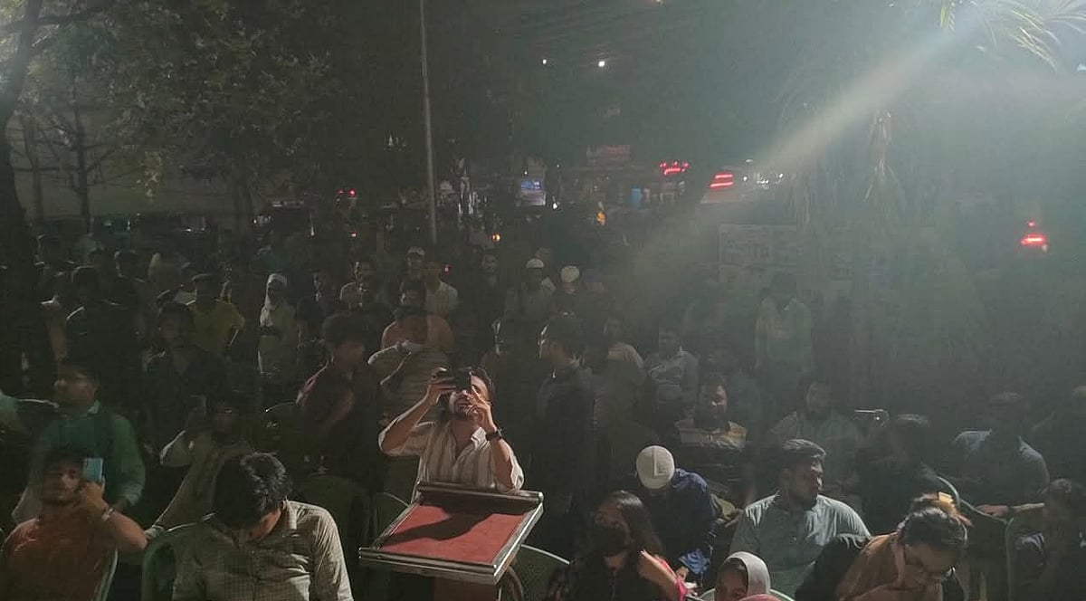 আওয়ামী লীগ নিষিদ্ধের দাবিতে বিক্ষোভ সমাবেশ করে ফ্যাসিবাদবিরোধী জাতীয় ঐক্য চট্টগ্রাম। আজ শনিবার রাত ১১টায়, নগরের বিপ্লব উদ্যানে