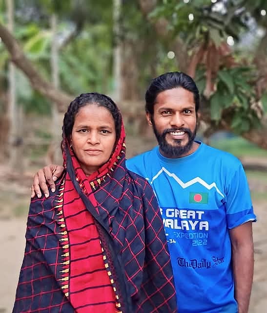 মায়ের সাহসই ইকরামুল হাসানের এগিয়ে চলার প্রেরণা