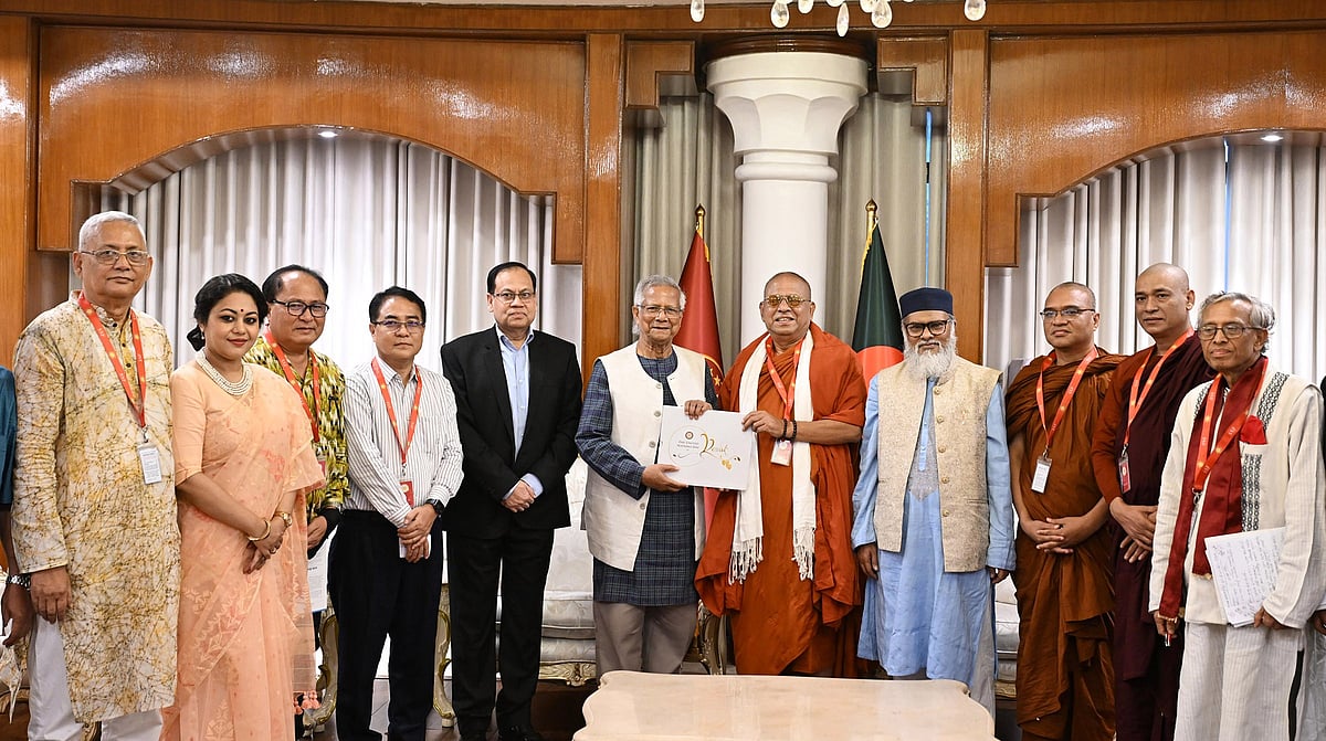 বৌদ্ধধর্মীয় নেতারা ও বৌদ্ধধর্মীয় কল্যাণ ট্রাস্টের নেতারা প্রধান উপদেষ্টা অধ্যাপক মুহাম্মদ ইউনূসের সঙ্গে সাক্ষাৎ করেছেন