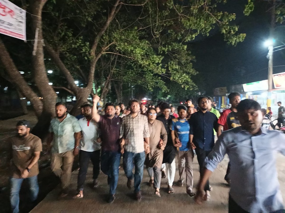 আওয়ামী লীগের কার্যক্রম নিষিদ্ধের সিদ্ধান্তকে স্বাগত জানিয়ে জাহাঙ্গীরনগর বিশ্ববিদ্যালয়ের শিক্ষার্থীদের আনন্দ মিছিল। ১০ মে, ২০২৫।